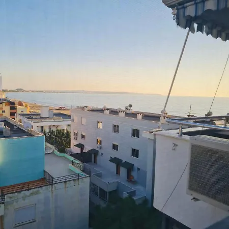 Sunrise Sea View - Spacious Balcony, Full Kitchen, Wifi, Ac