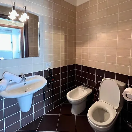 Sunrise Sea View - Spacious Balcony, Full Kitchen, Wifi, Ac