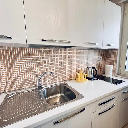 Sunrise Sea View - Spacious Balcony, Full Kitchen, Wifi, Ac * Durrës